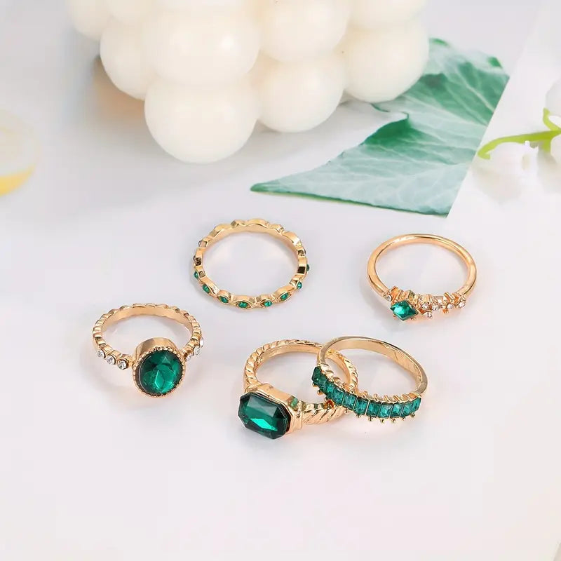 Zarina Exquisite Emerald Ring Set