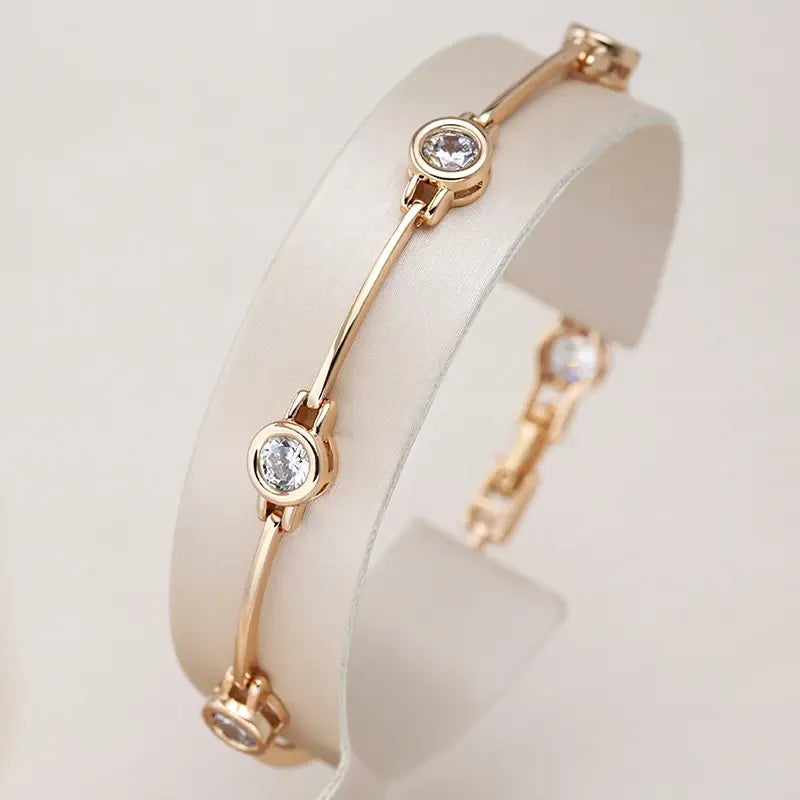 Elegant bracelet with zirconias